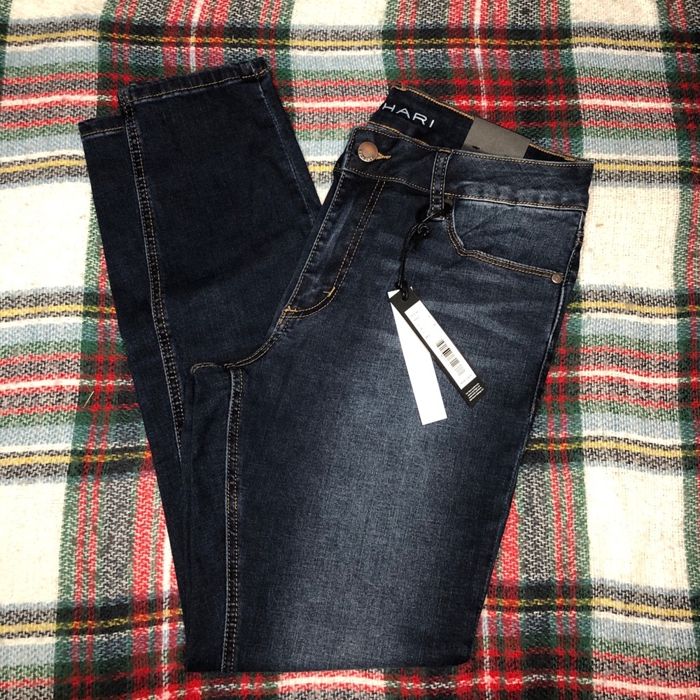 NWT Tahari Classic Skinny Jeans Size 8  8/29
